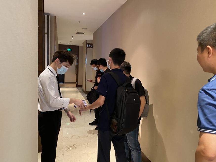 疫情期間，嚴(yán)格做好來訪登記及體溫檢測.jpg